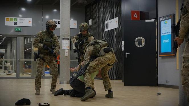 Zamach podczas Targów w Gdańsku. Policjanci przećwiczyli specjalne działania. Zobaczcie, jak wyglądały ćwiczenia!