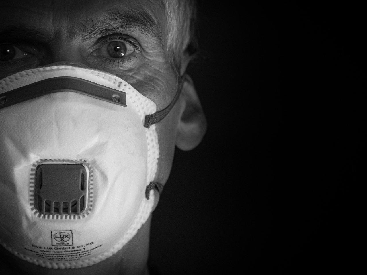Braniewska policja wspiera działania służb sanitarnych. Funkcjonariusze pomagają w walce z koronawirusem 