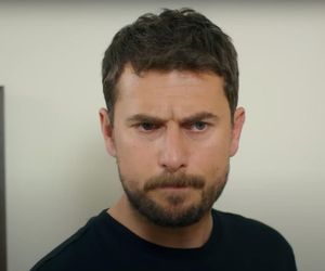 Policja znajduje ciało porywacza Ragipa i przychodzi po Melis. Ta chwyta za broń! Szybko okazuje się jednak, że to tylko zły sen Feraye.