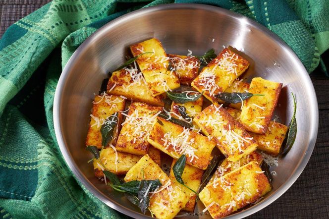 smażona polenta z parmezanem i bazylią