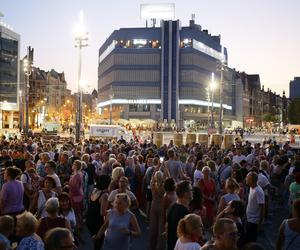 Potańcówka przed Teatrem Śląskim w Katowicach