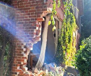 Ogromny dźwig staranował dom pod Puckiem! Budynek jest całkowicie zniszczony