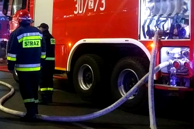 Potężny pożar w centrum Torunia! Pracowita noc dla straży pożarnej