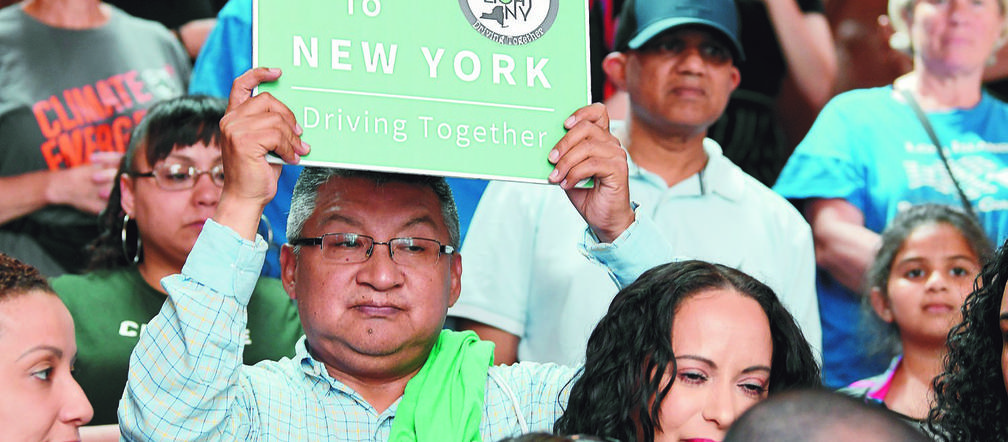 Nielegalni ruszyli na DMV