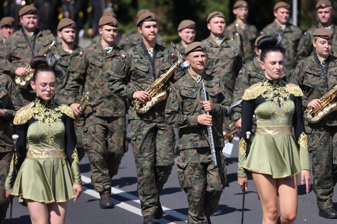 Defilada wojskowa w Katowicach i piknik. Wojewódzkie Obchody Święta Wojska Polskiego 2024