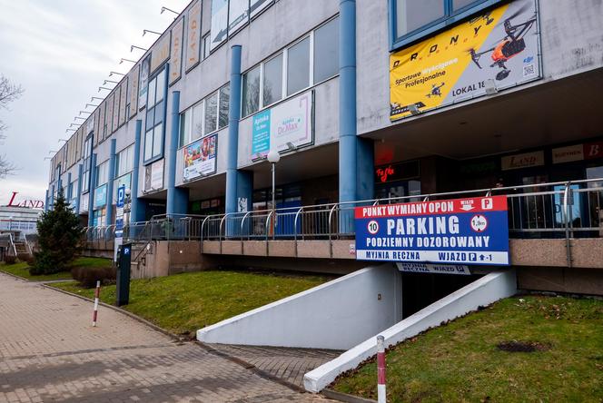 Centrum handlowe Land przy metrze Służew w Warszawie