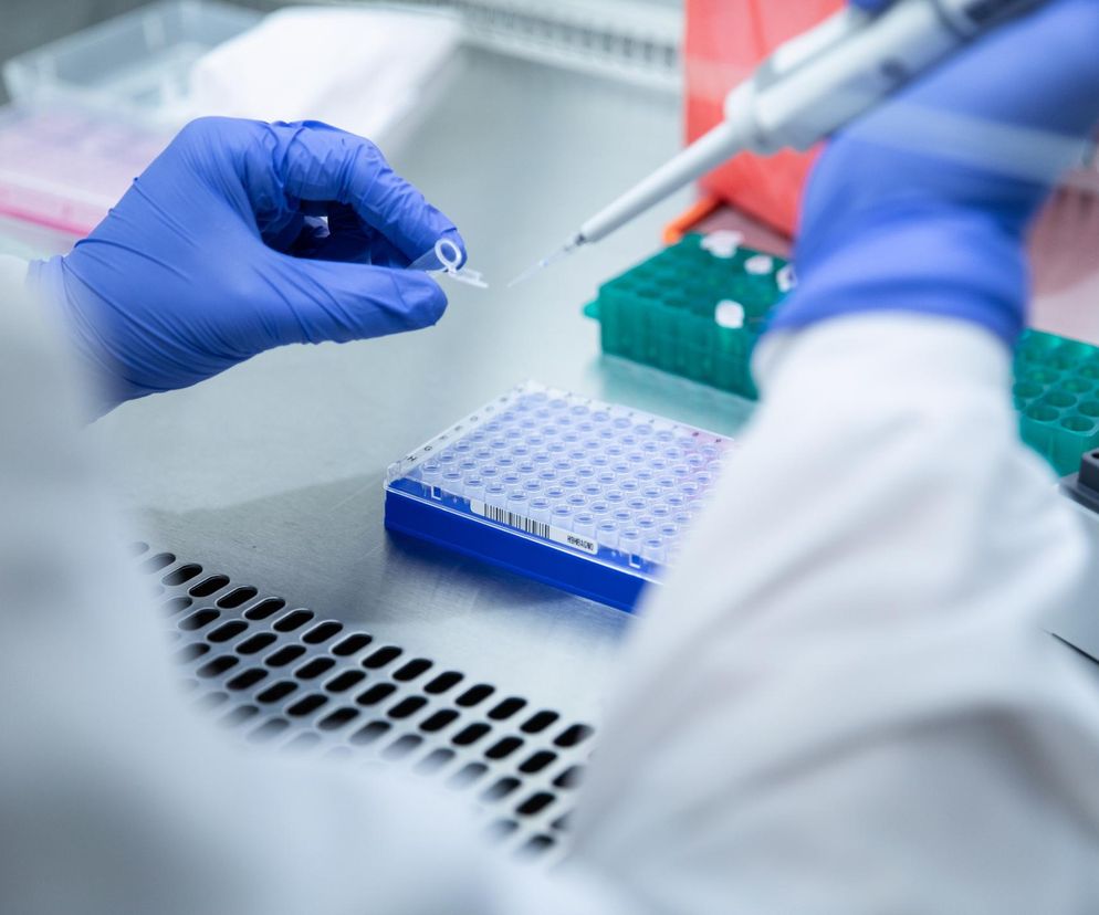 Odkryto nową mutację COVID-19. Ta zmiana sprawia, że dostaje się do mózgu 