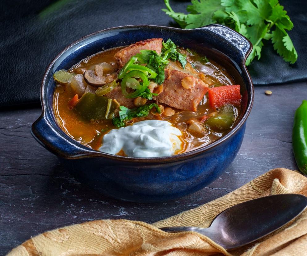 węgierska zupa z czarnym czosnkiem