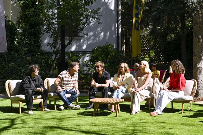 Rodzinka.pl nowy 17 sezon. Natalia (Małgorzata Kożuchowska), Kacperek (Mateusz Pawłowski), Tomek (Maciej Musiał), Kuba (Adam Zdrójkowski), Magda (Olga Kalicka), Zosia (Emilia Dankwa)