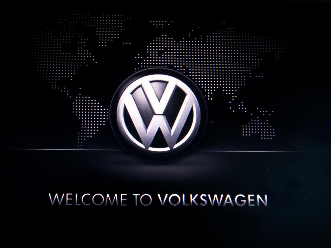 Музыка volkswagen. Volkswagen логотип. Логотип VW для магнитолы. Обои Фольксваген. Заставка Фольксваген на магнитолу.