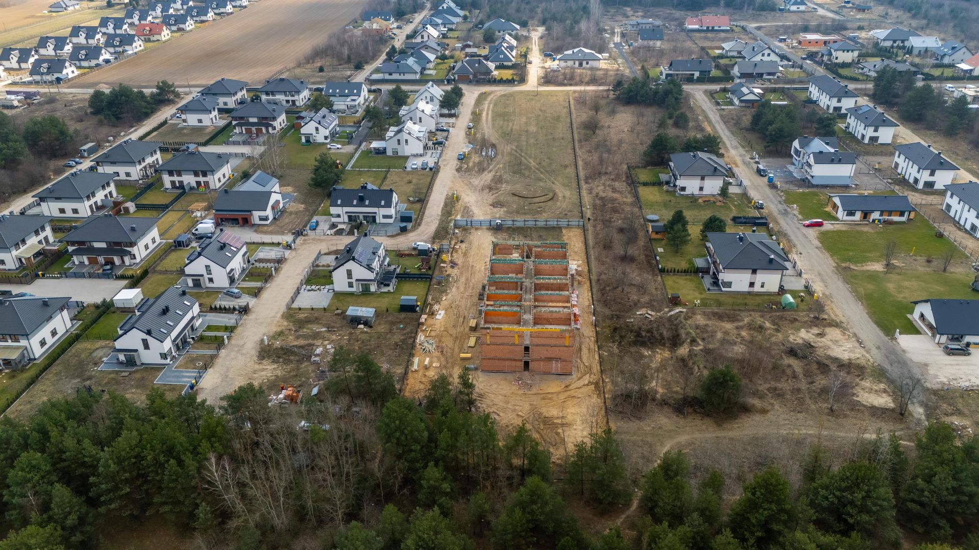 Kontrowersyjna budowa domu jednorodzinnego w Wieliszewie