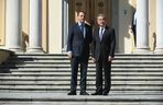 Chiński szef MSZ Wang Yi w Polsce. Spotyka się z Sikorskim i Nawrockim