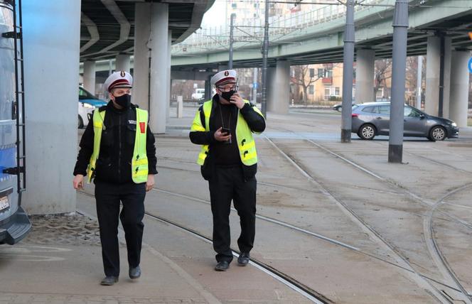Zderzenie tramwajów na rondzie Starzyńskiego są ranni. Nie było karetek