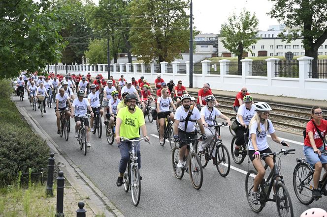 Biało-czerwonym peletonem rowerzyści uczcili Powstanie Warszawskie 