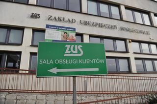 300 plus. Kiedy wypłata? ZUS wyjaśnia 