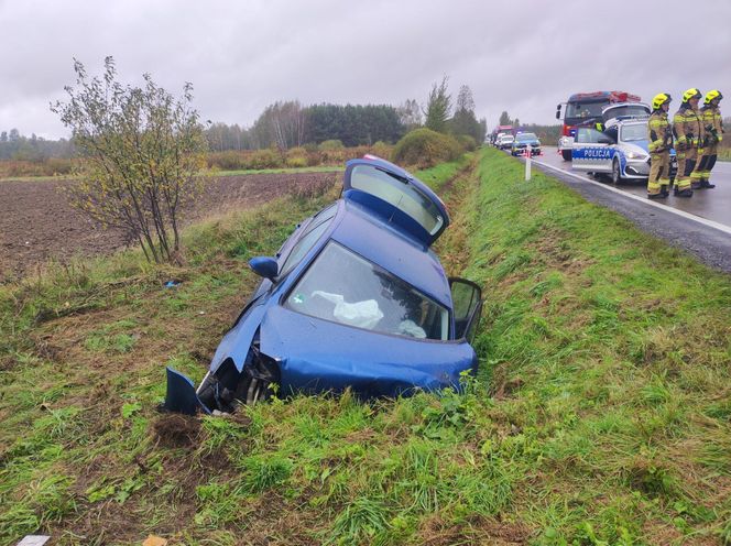 Volkswagen z trójką nastolatków roztrzaskał się na Powiślu Dąbrowski. Dwie osoby były nietrzeźwe