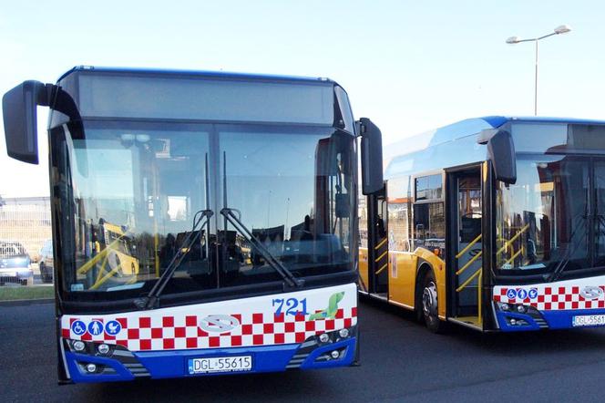 Wakacyjny rozkład jazdy autobusów KM