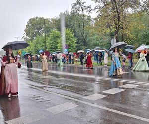 Pochód Gwarkowski 2025 w strugach deszczu