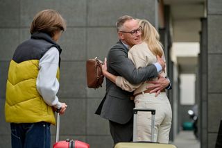 Na Wspólnej, odc 4086. Monika (Sylwia Gliwa), Damian Cieślik (Waldemar Błaszczyk), Kajtek (Michał Stoszek)