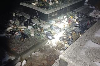Demolka na cmentarzu. 23-latek zniszczył znicze i wiązanki leżące na grobach