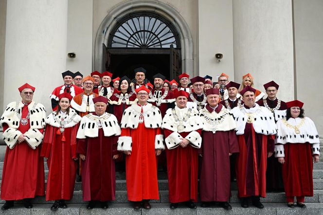 Inauguracja nowego roku akademickiego w Lublinie. Symbolicznie przemaszerowano przez centrum miasta