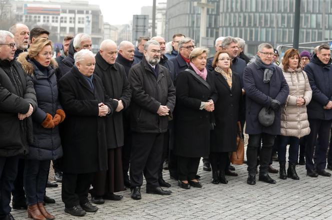   Obchody miesięcznicy smoleńskiej w Warszawie