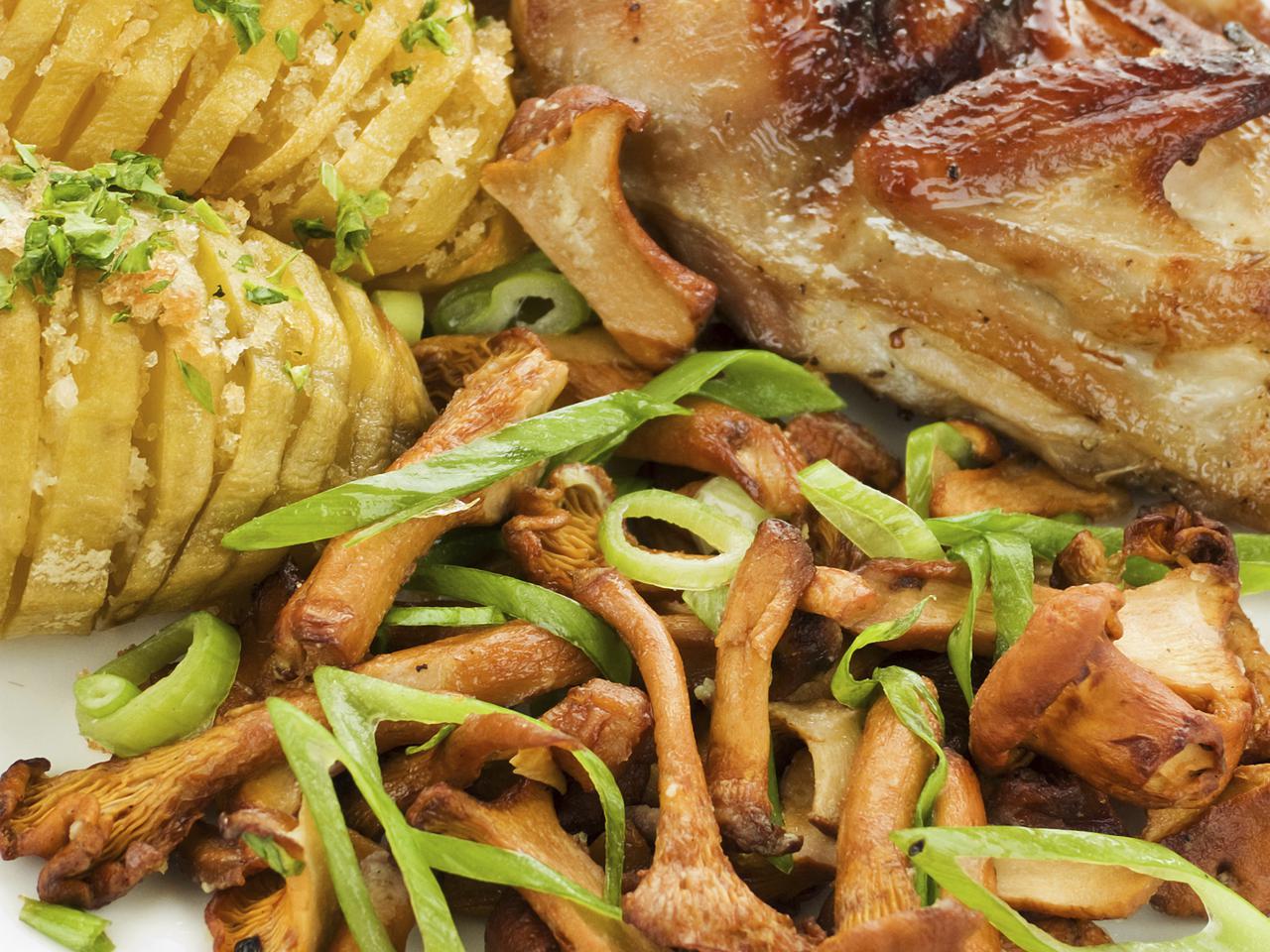 Przepiórki duszone z grzybami: idealna kompozycja