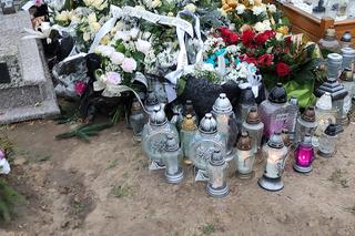  Cała wieś pożegnała zamordowanego Mateusza (†23 l.) i kolorowymi kwiatami zasypała jego grób