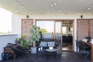 Modny balkon i taras. TOP 5 kluczowych trendów aranżacyjnych 2025
