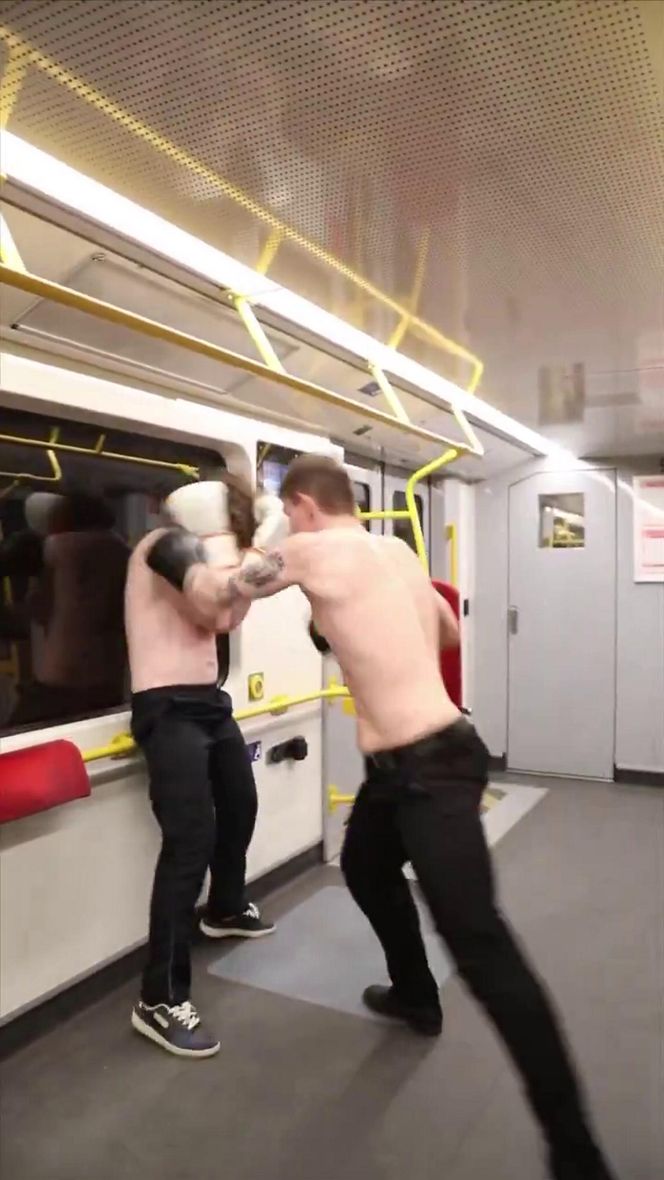 Nielegalna walka w metrze w Warszawie. Szokujące sceny w pociągu! 