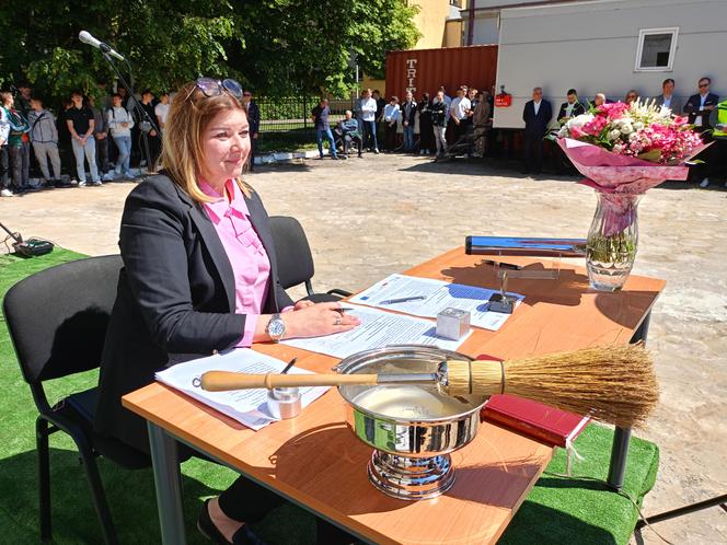 W ścianie budynku powstającego Branżowego Centrum Umiejętności w branży elektroenergetyki zamurowana została także kapsuła czasu