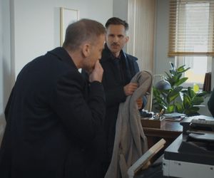 M jak miłość odc. 1868. Kamil (Marcin Bosak), Andrzej Budzyński (Krystian Wieczorek), Anita (Melania Grzesiewicz)