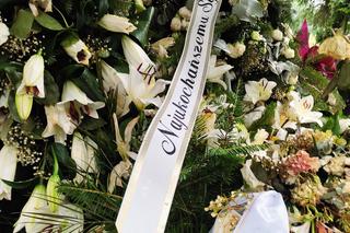 Menadżer Sylwii Peretti podnosi alarm: dewastacja! Tak wygląda grób Patryka 5 dni po pogrzebie