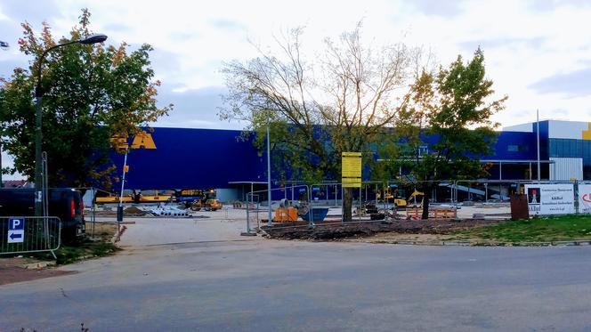 IKEA w Szczecinie: Na fasadzie hali pojawił się pierwszy szyld