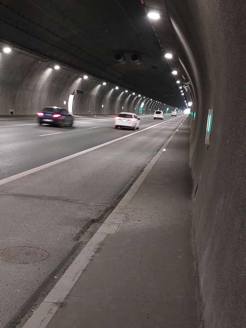 Tunel na zakopiance S7, pod Luboniem Małym 