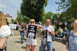 Manifestacja w obronie dyrektora III LO w Tarnowie