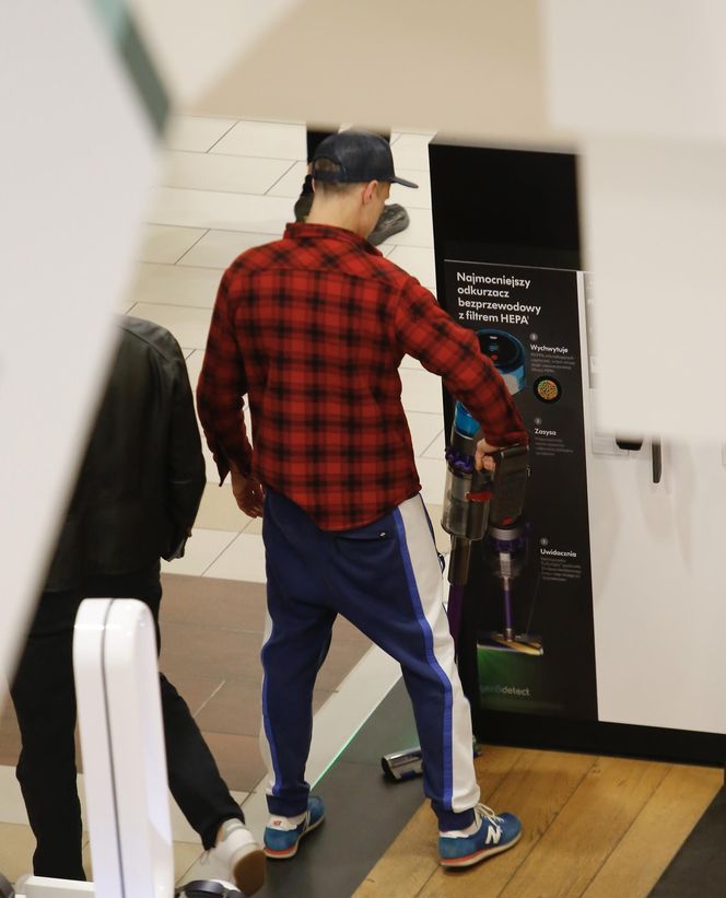 Maciej Zakościelny - męska wyprawa po odkurzacz