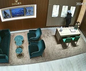 W 1,5 minuty zrabowali zegarki warte 2 miliony. Nagranie z zuchwałego skoku na jubilera w Galerii Mokotów