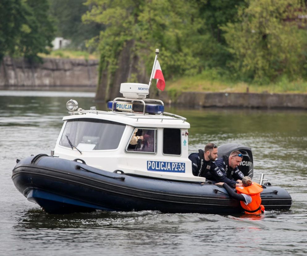 Działania policjantów z Komisariatu Rzecznego Policji w Warszawie - zdjęcie ilustracyjne