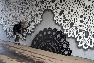 Koronkowy mural - projekt Brama do wszystkiego