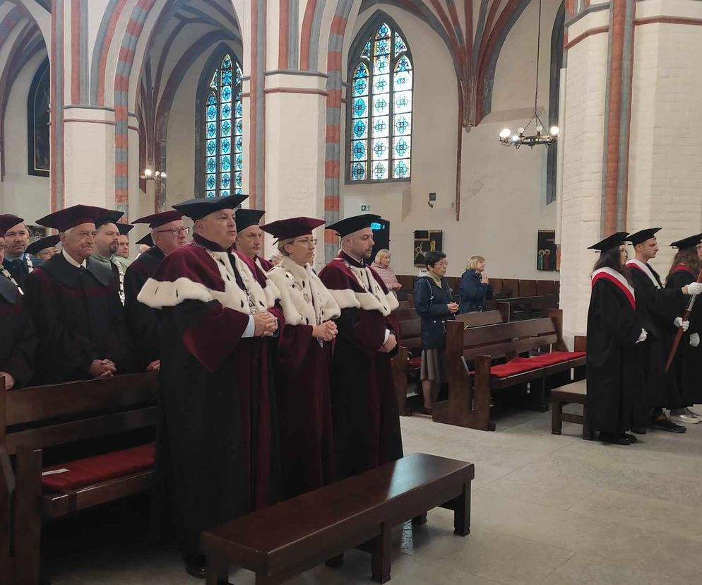 Inauguracja nowego roku akademickiego rozpoczęła się Msza świętą w koszalińskiej katedrze.