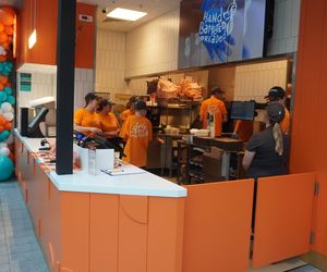 Tłumy na otwarciu Popeyes w Olsztynie. Rekordzista czekał w kolejce ponad 20 godzin
