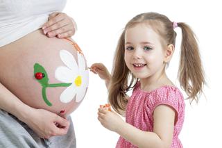 W czasie ciąży możesz namalować na brzuchu zabawny rysunek