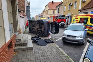 Dramat w Chełmnie. Kierowca wjechał w grupę ludzi. Pięć osób rannych, w tym dzieci [ZDJĘCIA]