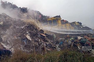 Pożar składowiska odpadów popowodziowych w Domaszkowicach