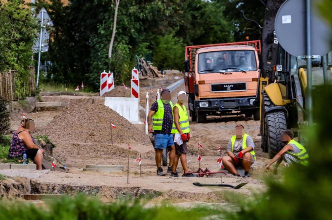 Kierowcy tkwią w korkach, robotnicy się śmieją. Sielankowy nastrój podczas remontu