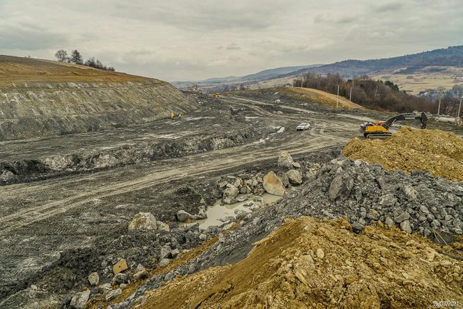 Drążenie tuneli na budowie S1 pomiędzy Milówką a Przybędzą