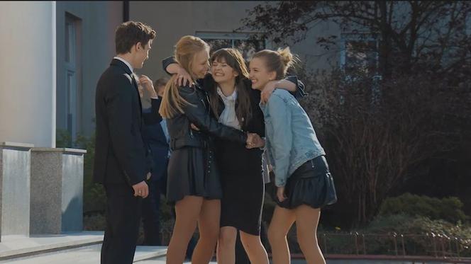 M jak miłość po wakacjach 2020 odc. 1526. Mateusz (Krystian Domagała), Ewka (Jowita Chwałek), Lilka (Monika Mielnicka), Ala (Alicja Ostolska)