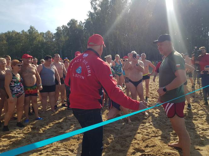 „Kąpiący się zimą Olsztyn” zainaugurowali sezon zimowych kąpieli