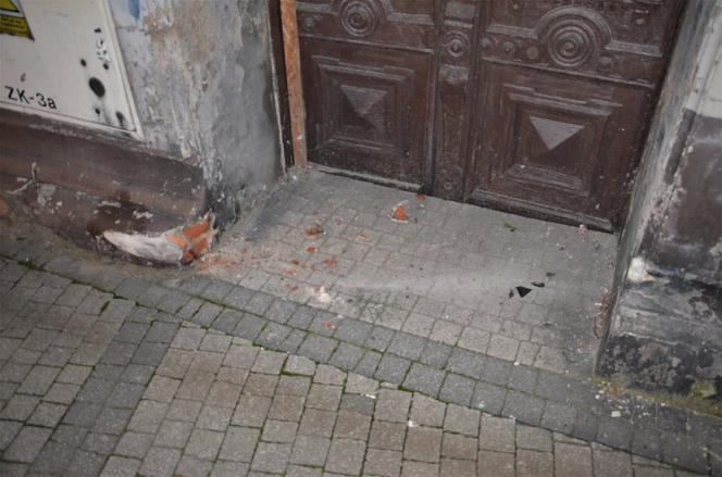 Mikołów. Pijacki rajd 34-latka! Mężczyzna wjechał w budynek [ZDJĘCIA]